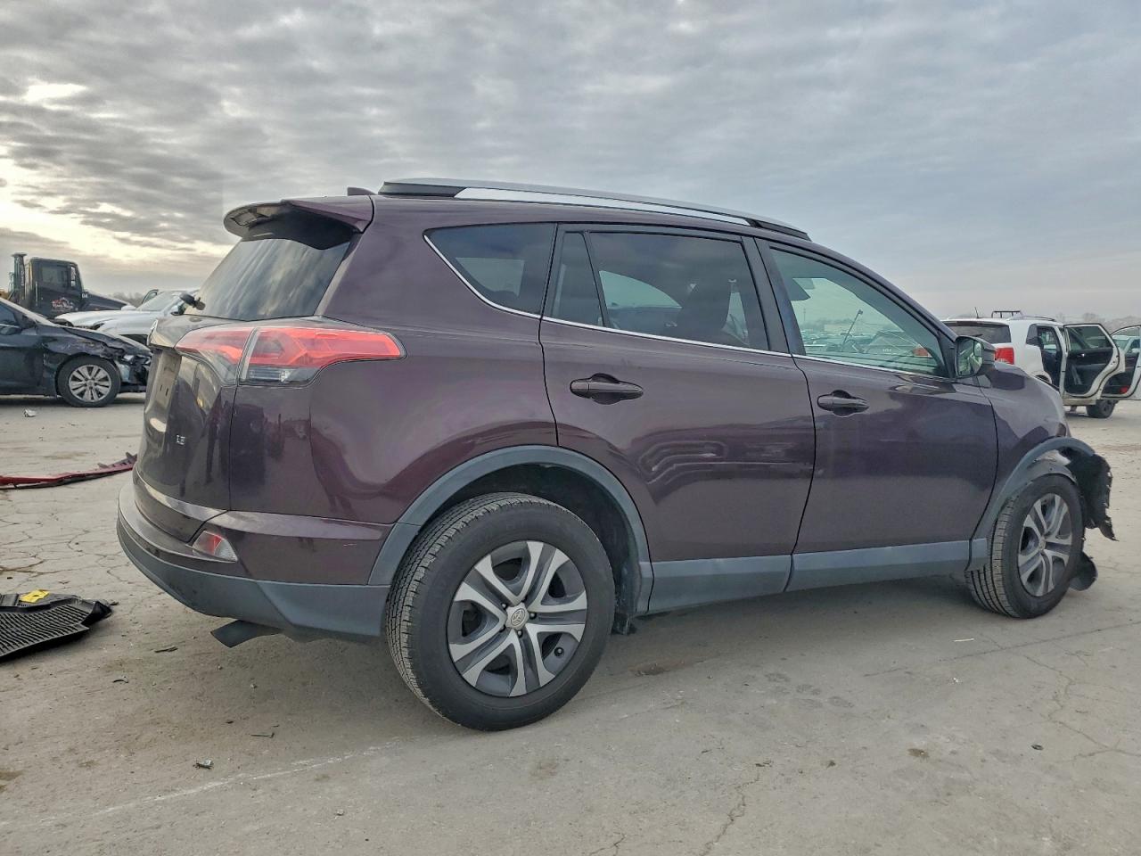 2017 TOYOTA RAV4 LE photo 3