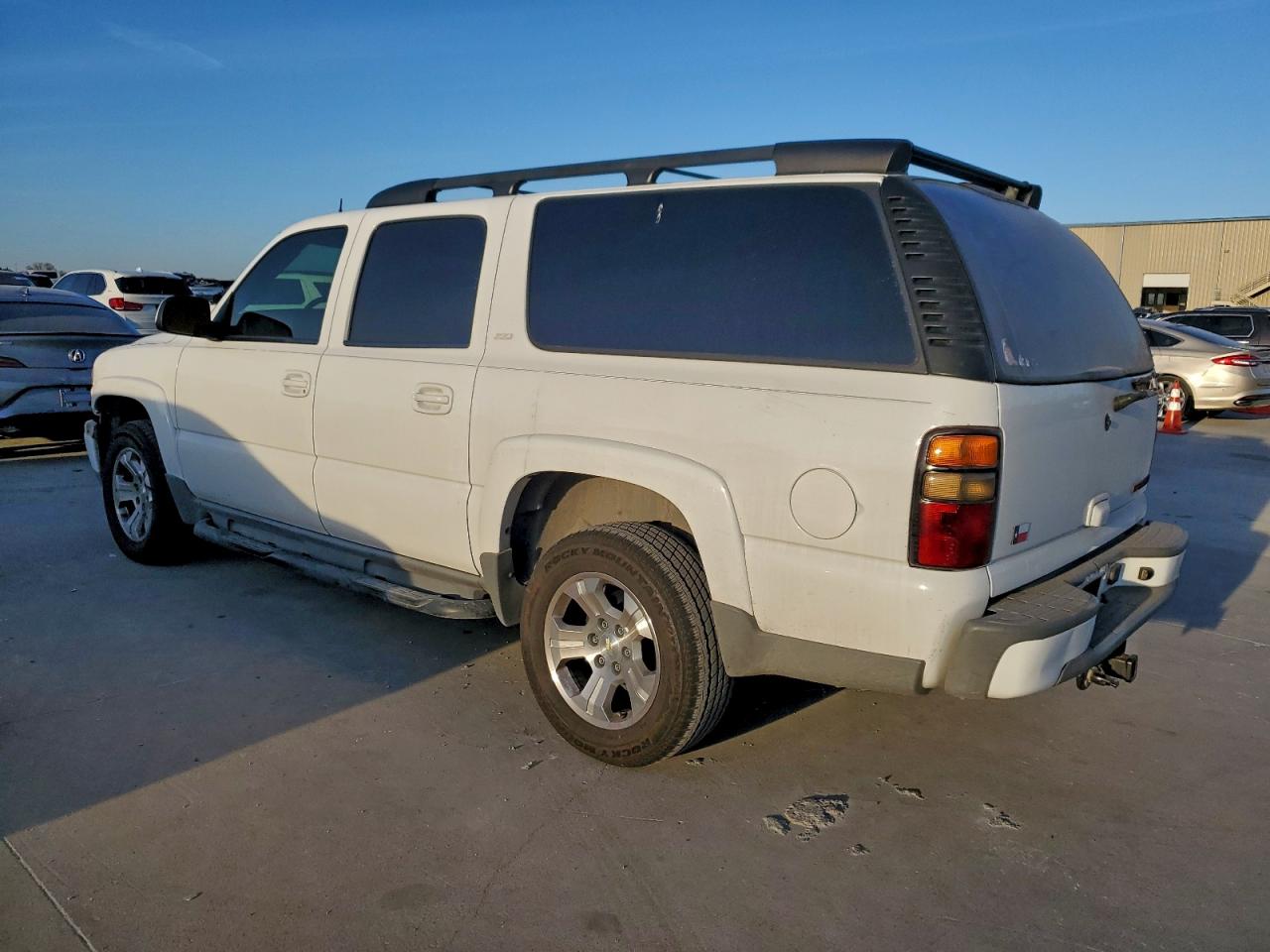 2004 CHEVROLET SUBURBAN K1500 photo 2