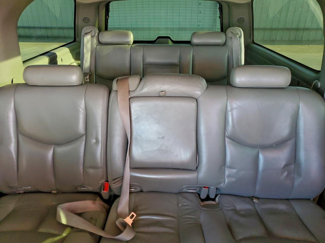 2004 CHEVROLET SUBURBAN K1500 photo 10