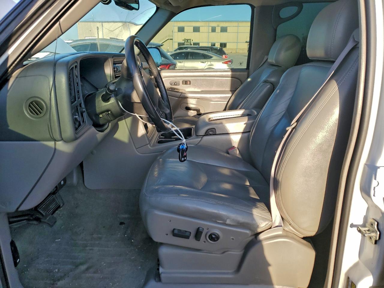 2004 CHEVROLET SUBURBAN K1500 photo 7