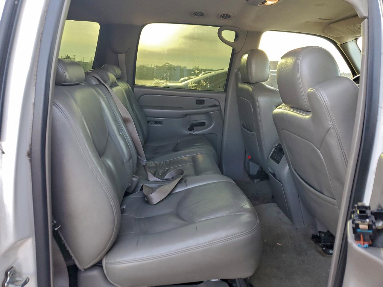 2004 CHEVROLET SUBURBAN K1500 photo 11