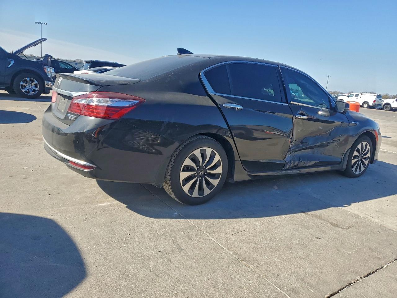 2017 HONDA ACCORD TOURING HYBRID photo 3