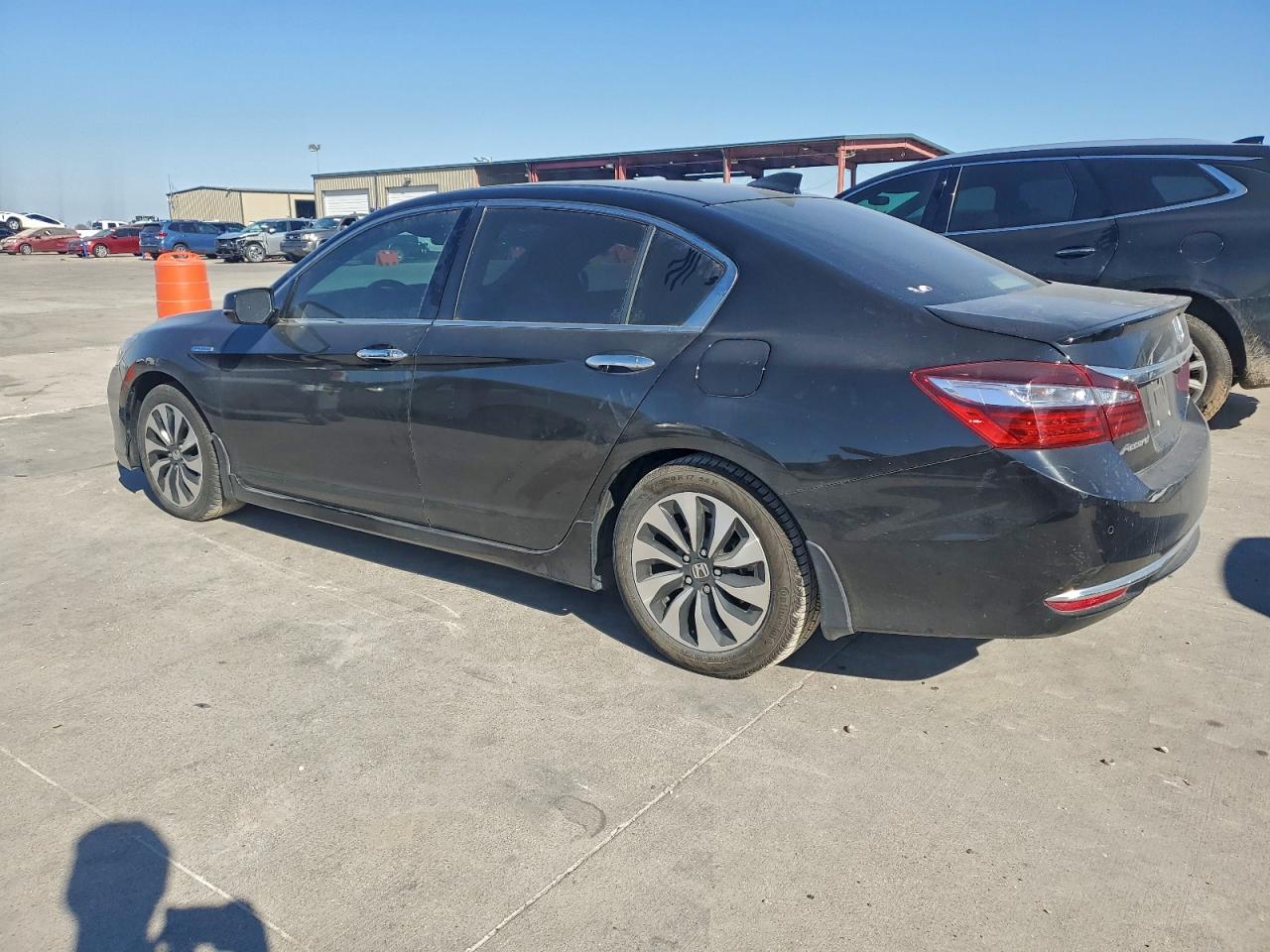 2017 HONDA ACCORD TOURING HYBRID photo 2