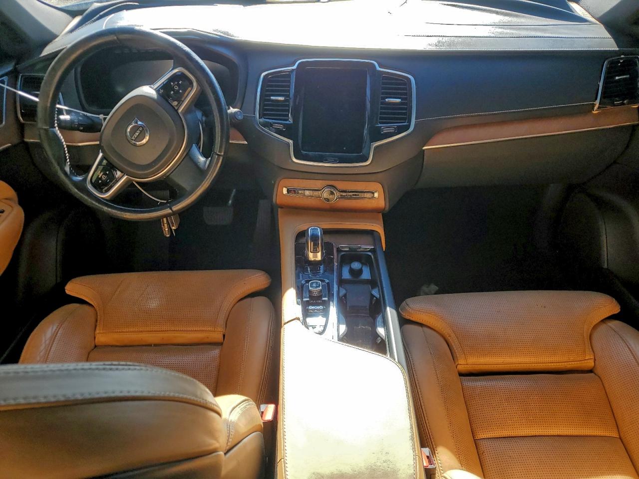 2017 VOLVO XC90 T8 photo 15