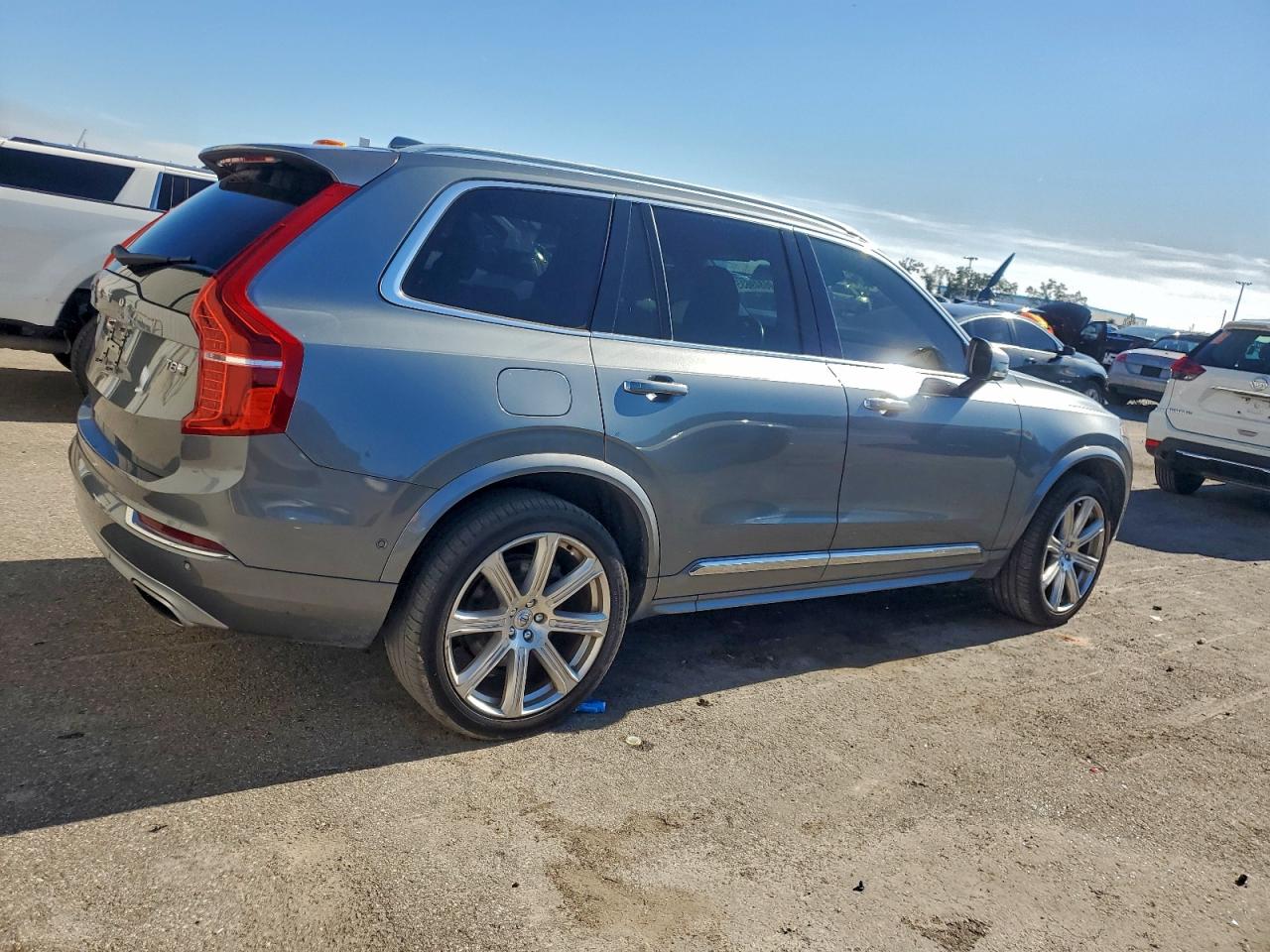 2017 VOLVO XC90 T8 photo 5