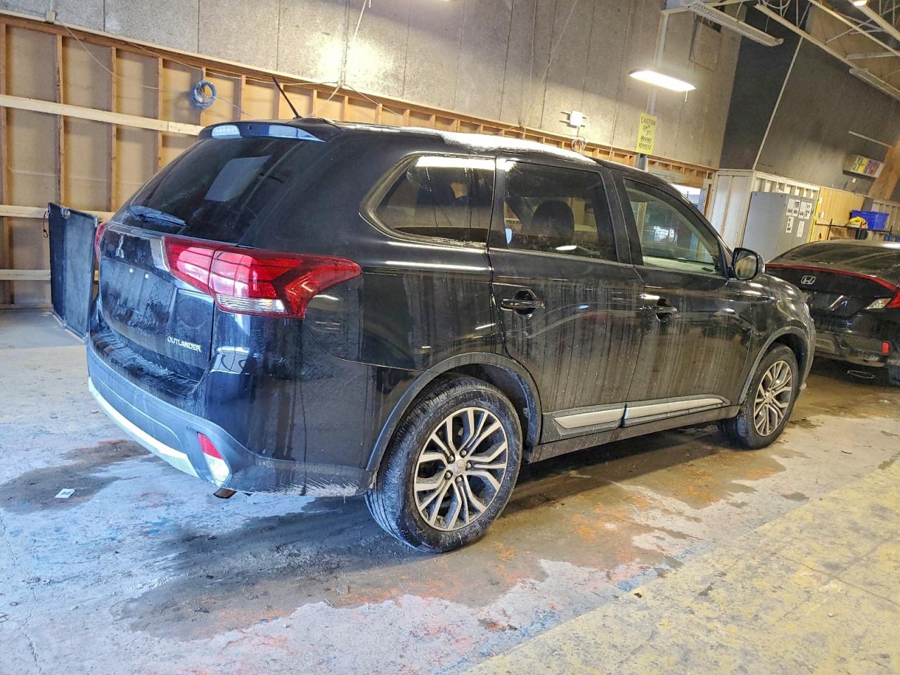 2016 MITSUBISHI OUTLANDER ES photo 3