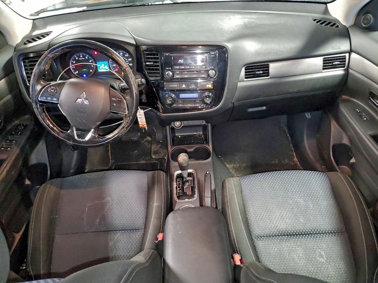 2016 MITSUBISHI OUTLANDER ES photo 8