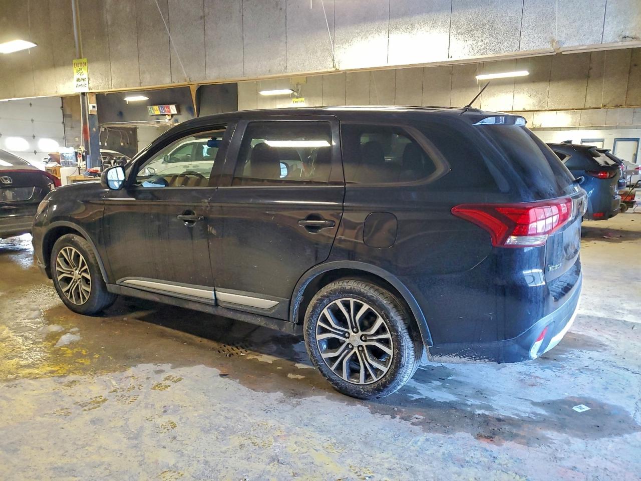 2016 MITSUBISHI OUTLANDER ES photo 2