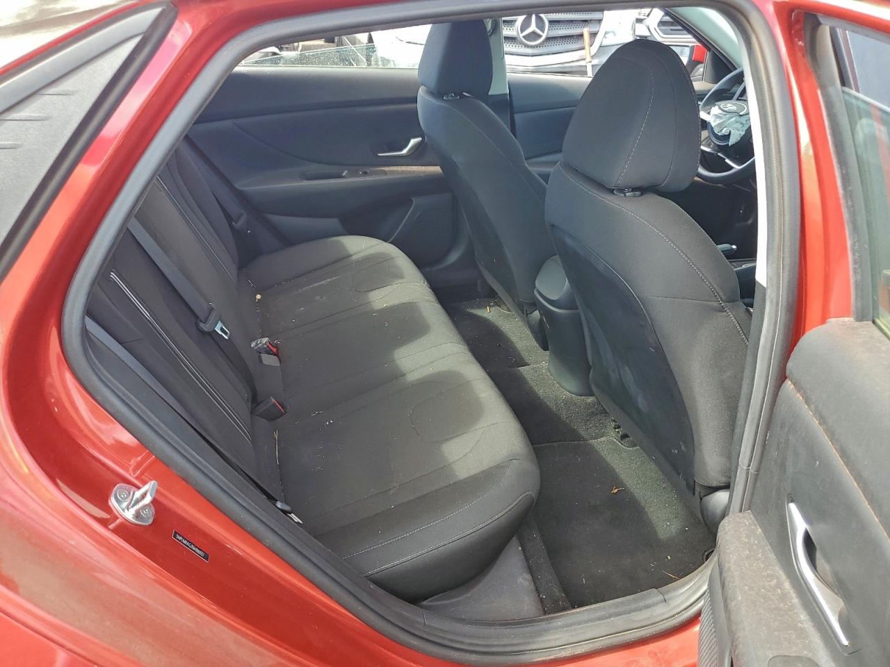 2022 HYUNDAI ELANTRA SEL photo 10