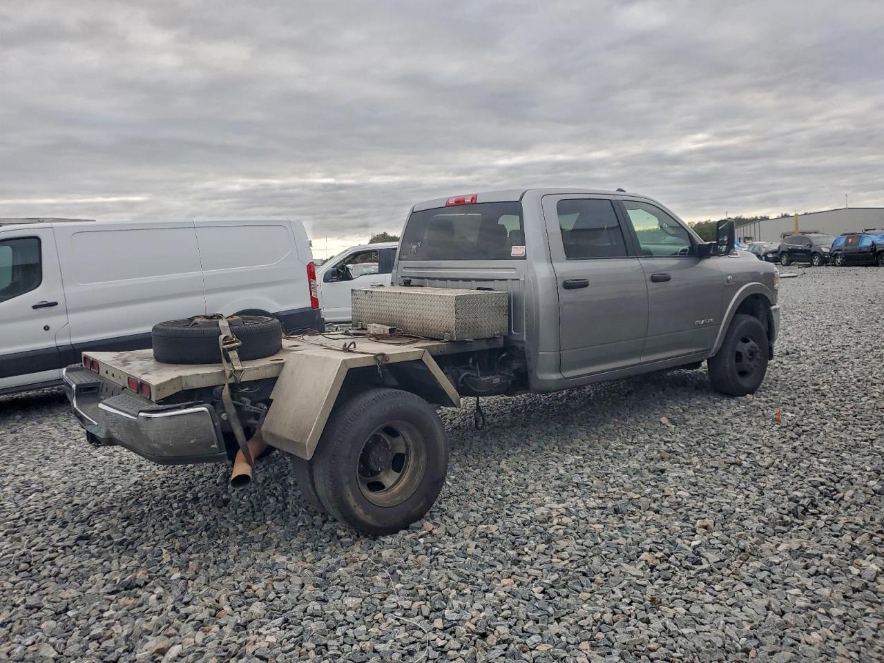 2022 RAM 3500 BIG HORN/LONE STAR photo 3