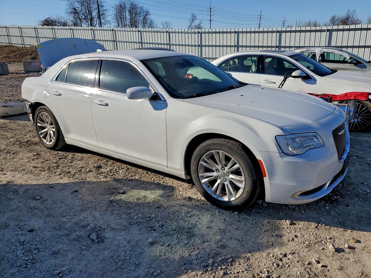 2018 CHRYSLER 300 TOURING photo 4