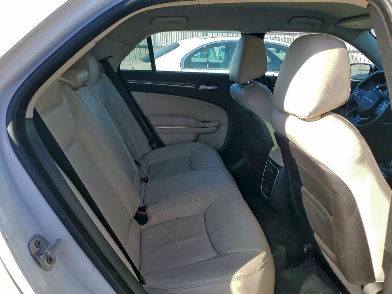 2018 CHRYSLER 300 TOURING photo 10