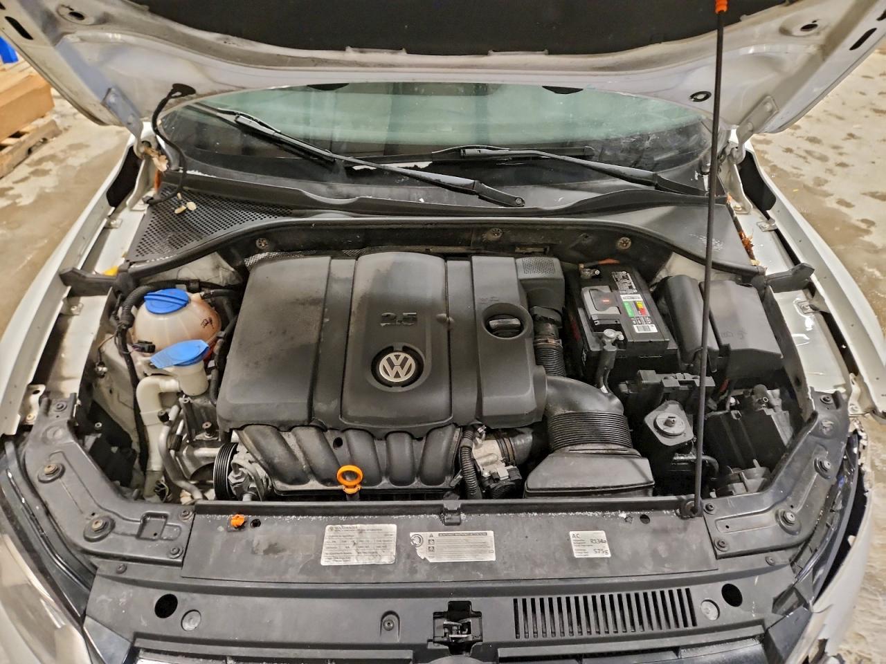 2012 VOLKSWAGEN PASSAT SE photo 11