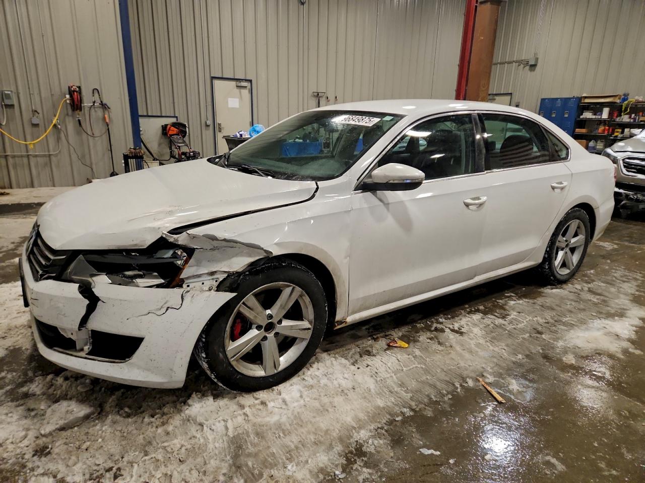 2012 VOLKSWAGEN PASSAT