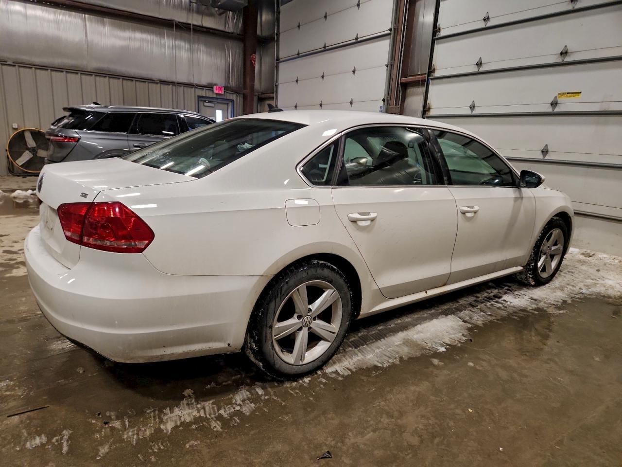 2012 VOLKSWAGEN PASSAT SE photo 3