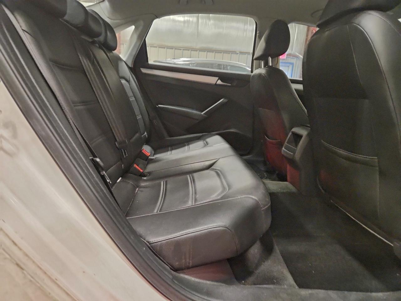 2012 VOLKSWAGEN PASSAT SE photo 10