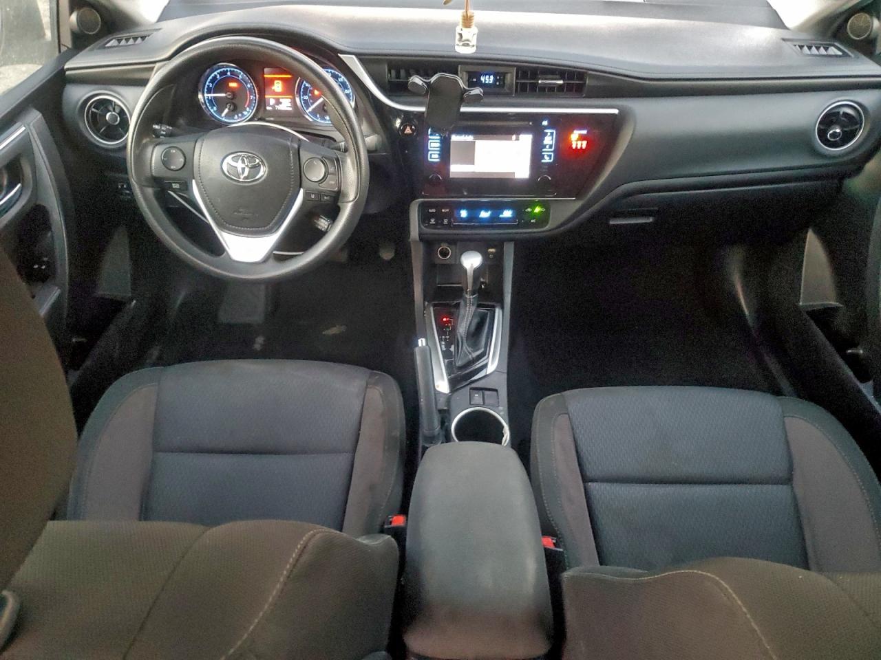2019 TOYOTA COROLLA L photo 8