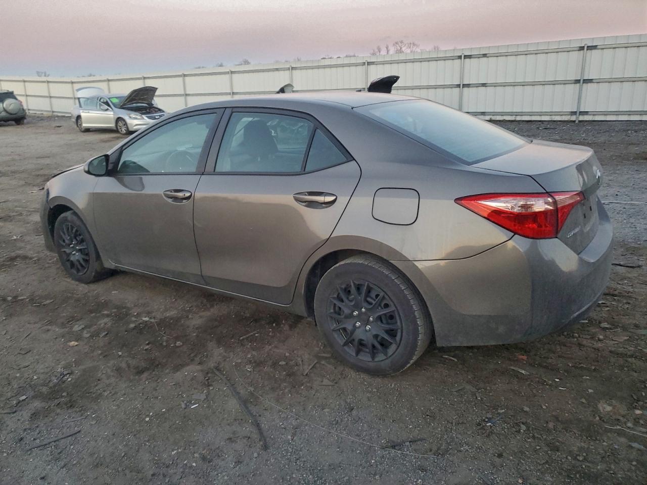 2019 TOYOTA COROLLA L photo 2