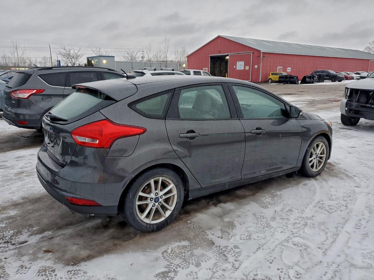 2015 FORD FOCUS SE photo 3