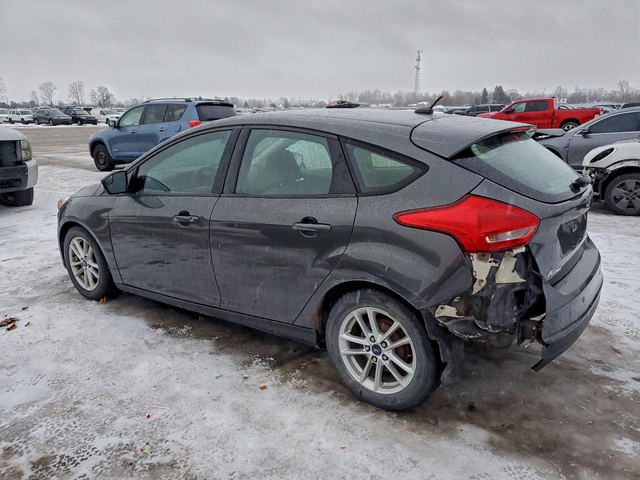 2015 FORD FOCUS SE photo 2