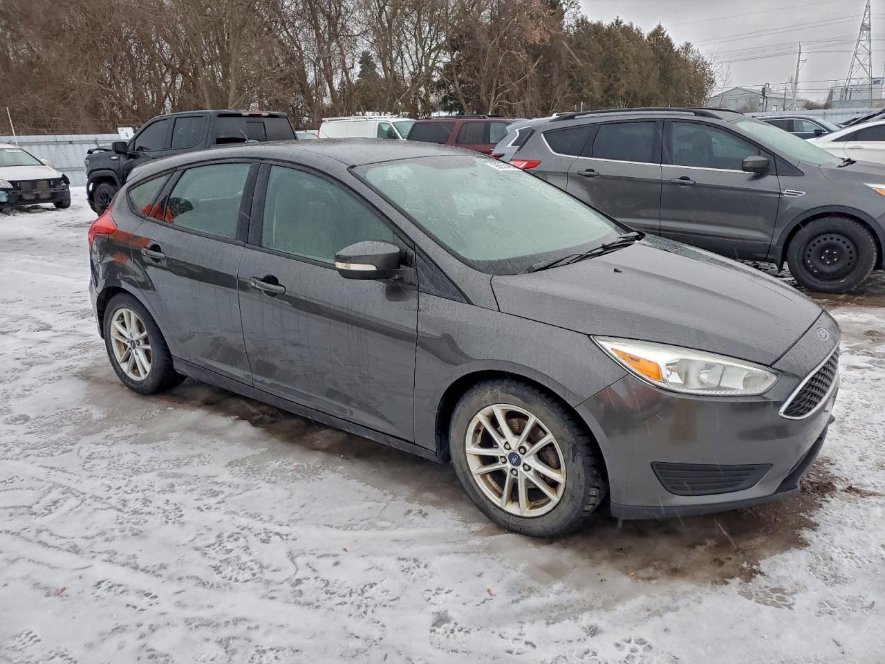2015 FORD FOCUS SE photo 4