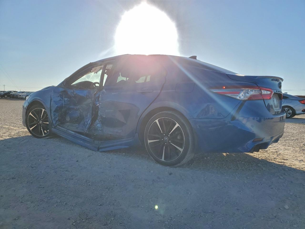 2018 TOYOTA CAMRY XSE photo 2