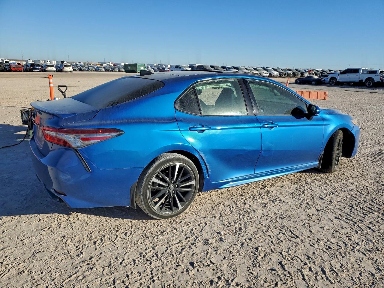 2018 TOYOTA CAMRY XSE photo 3