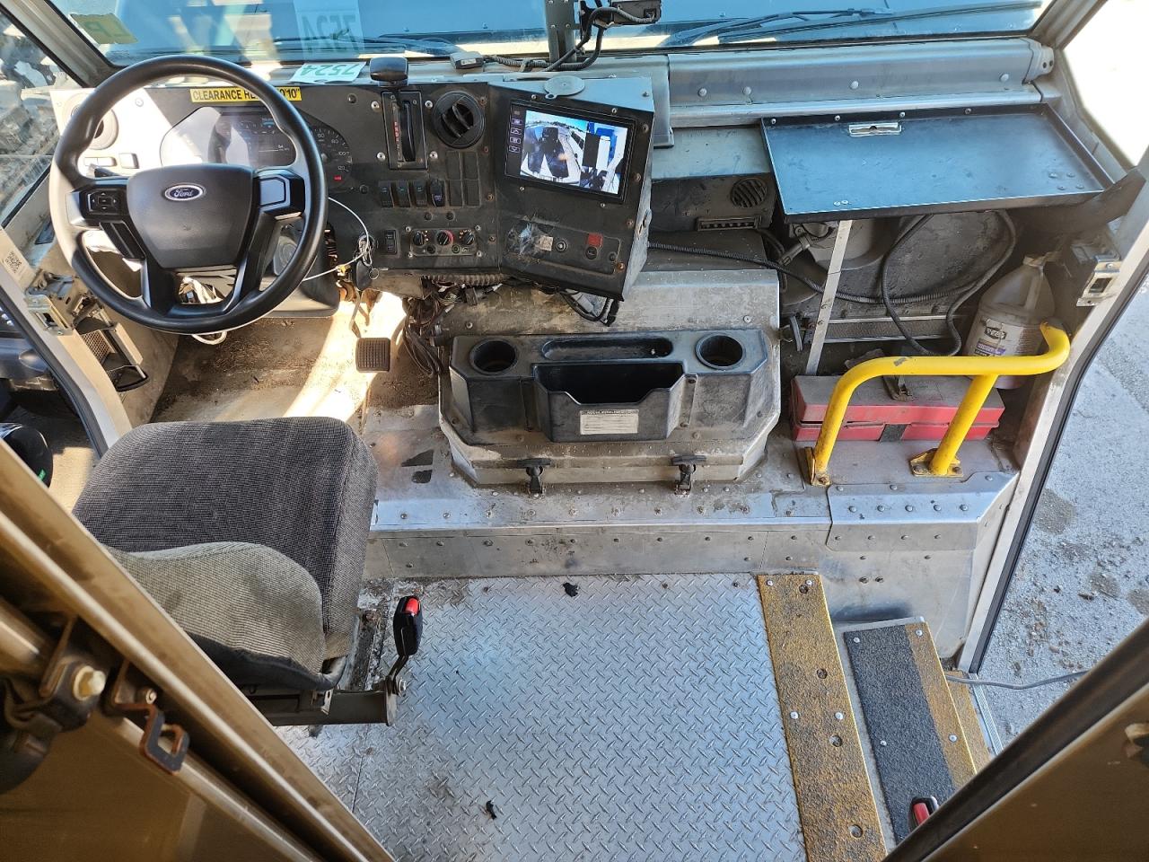 2021 FORD F59 photo 8