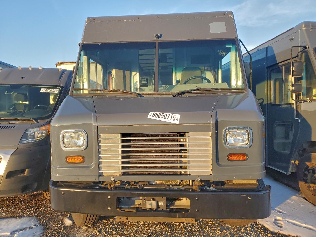 2021 FORD F59 photo 5