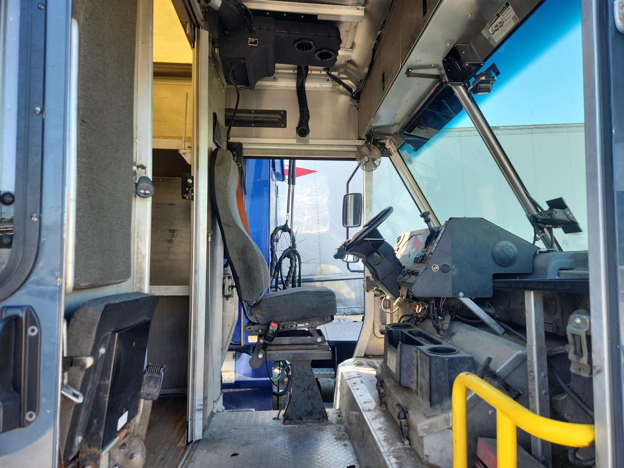 2021 FORD F59 photo 11