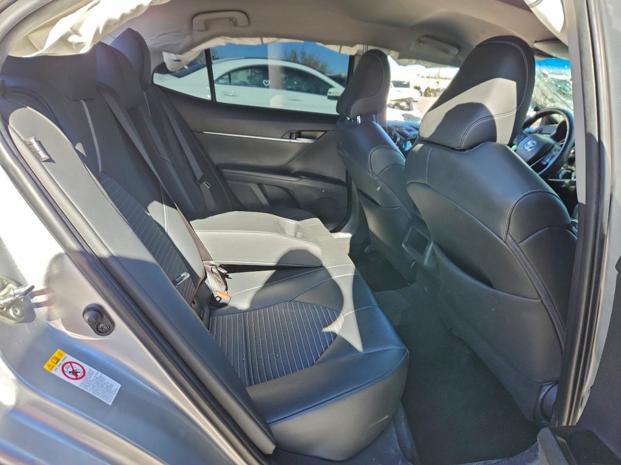 2018 TOYOTA CAMRY L photo 10
