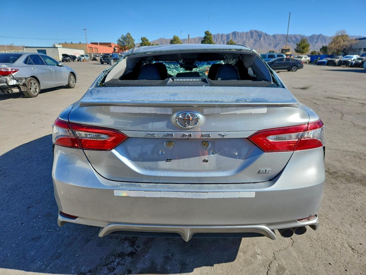 2018 TOYOTA CAMRY L photo 6