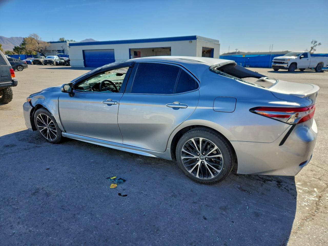 2018 TOYOTA CAMRY L photo 2