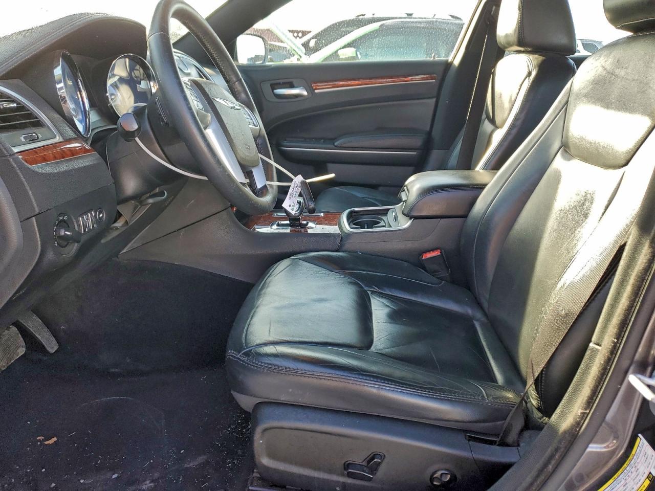 2014 CHRYSLER 300 photo 7
