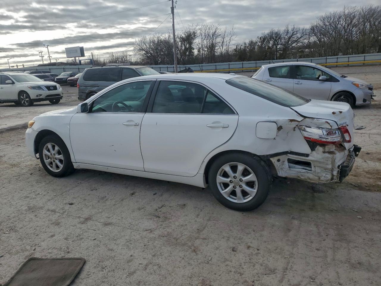 2011 TOYOTA CAMRY BASE photo 2