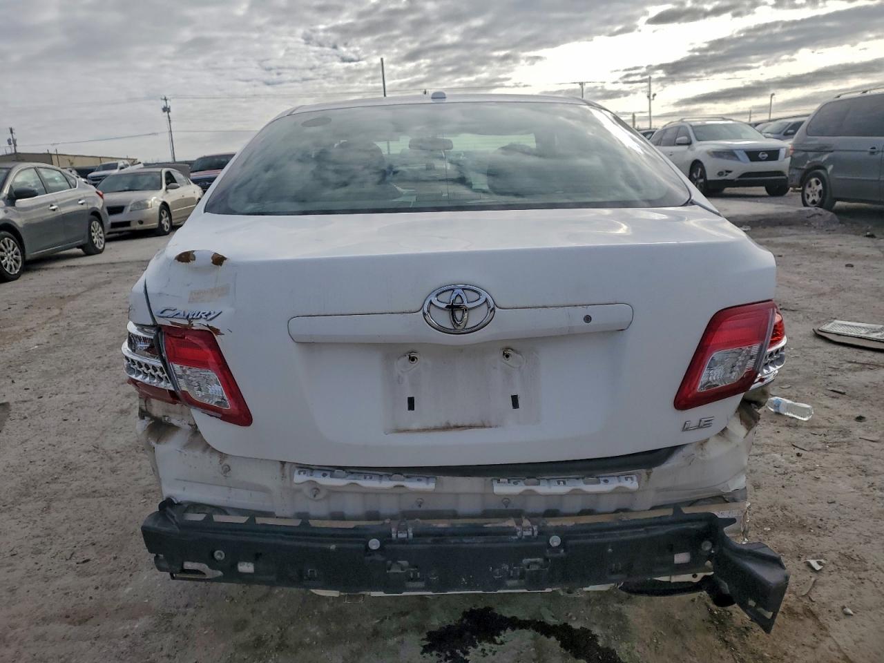 2011 TOYOTA CAMRY BASE photo 6