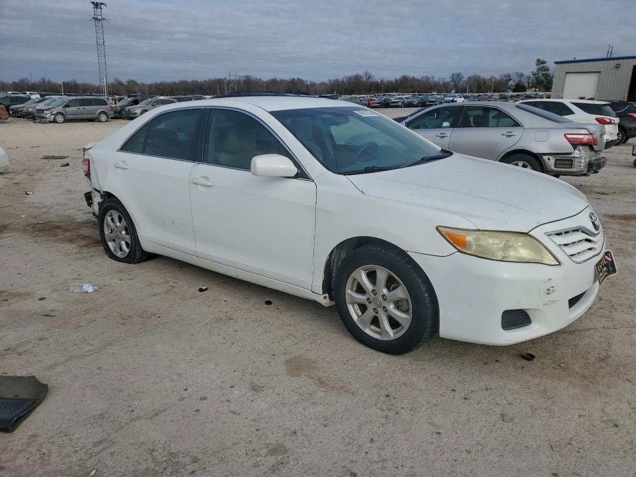2011 TOYOTA CAMRY BASE photo 4