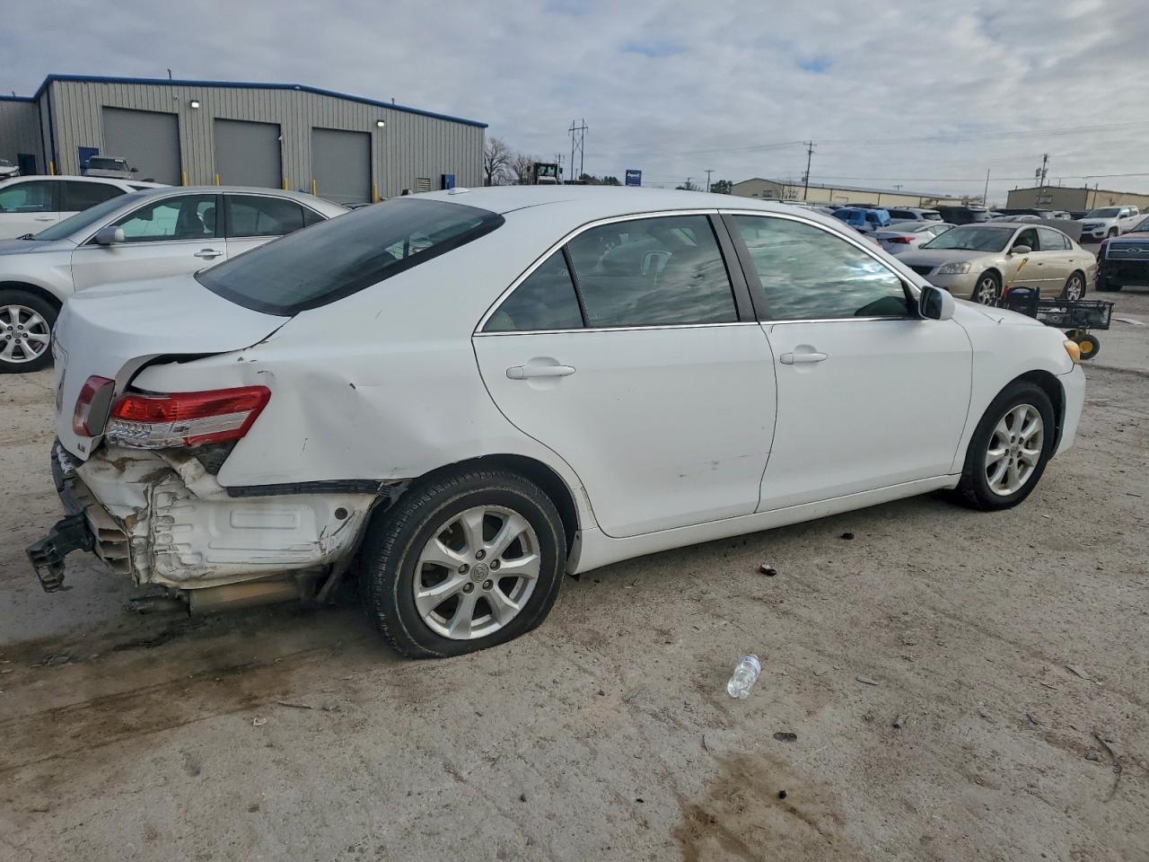 2011 TOYOTA CAMRY BASE photo 3