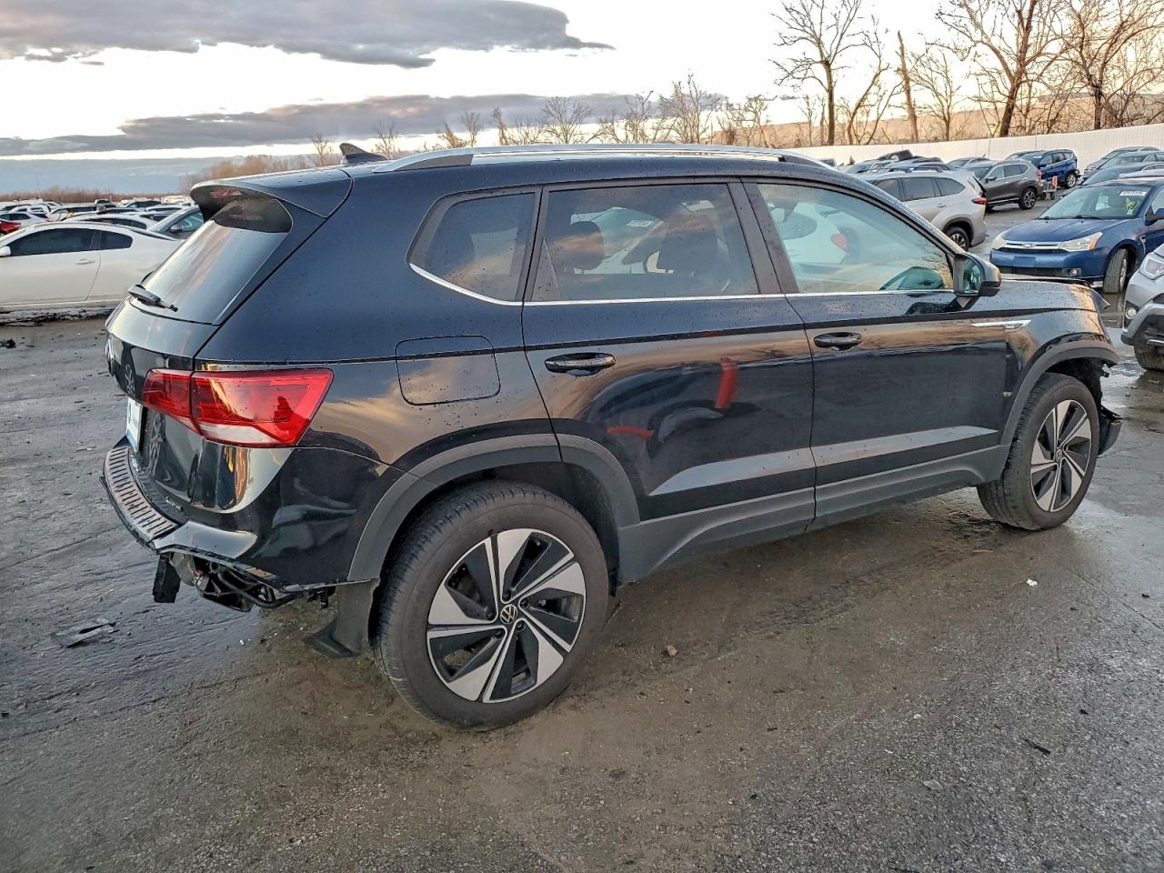 2024 VOLKSWAGEN TAOS SE photo 3