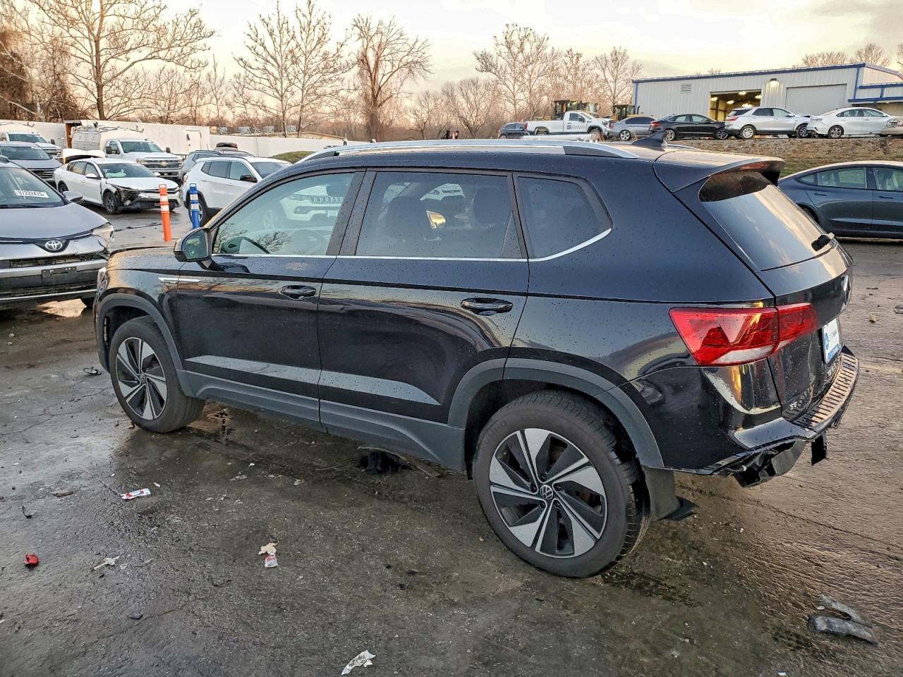 2024 VOLKSWAGEN TAOS SE photo 2