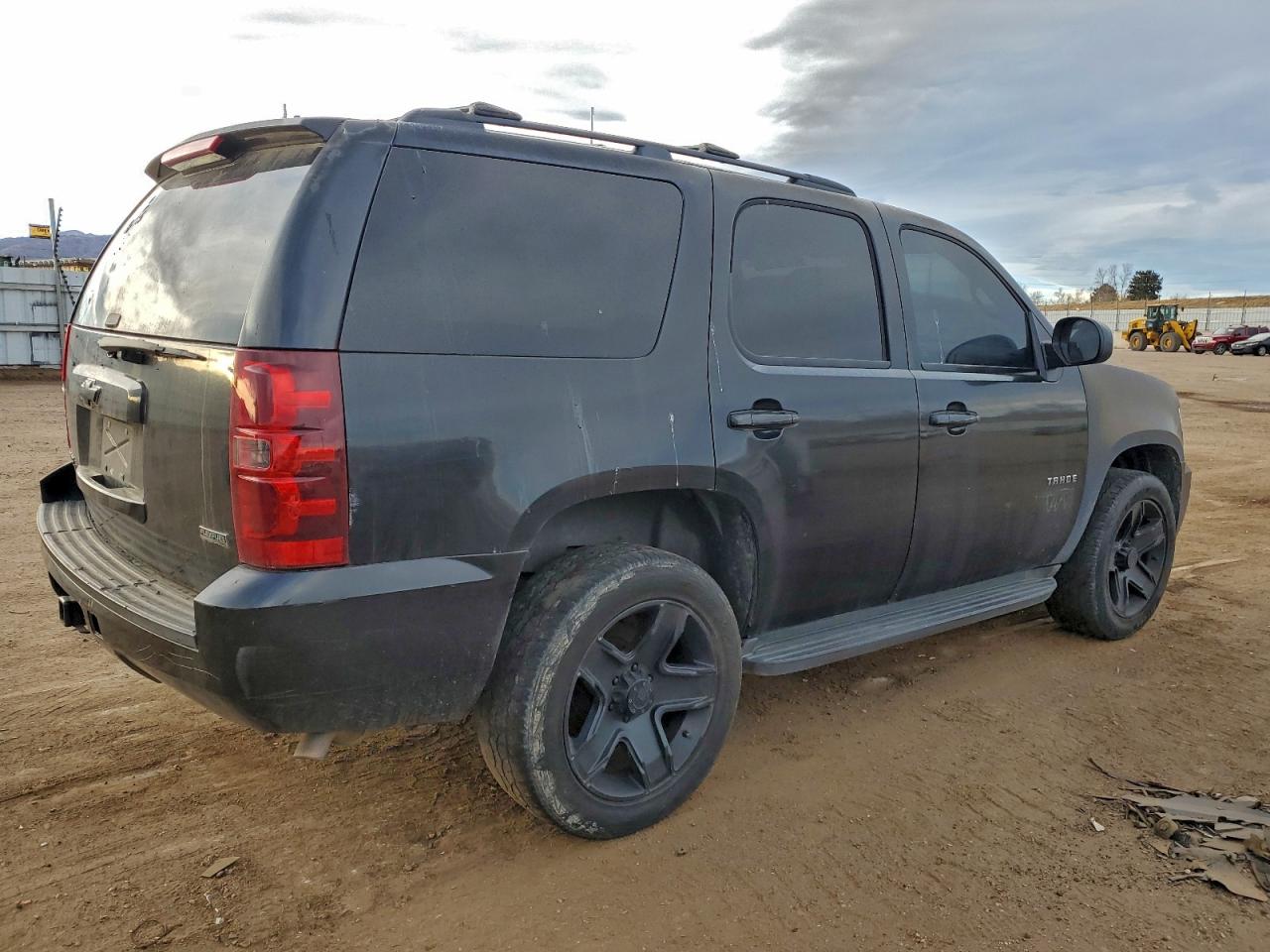 2011 CHEVROLET TAHOE photo 3