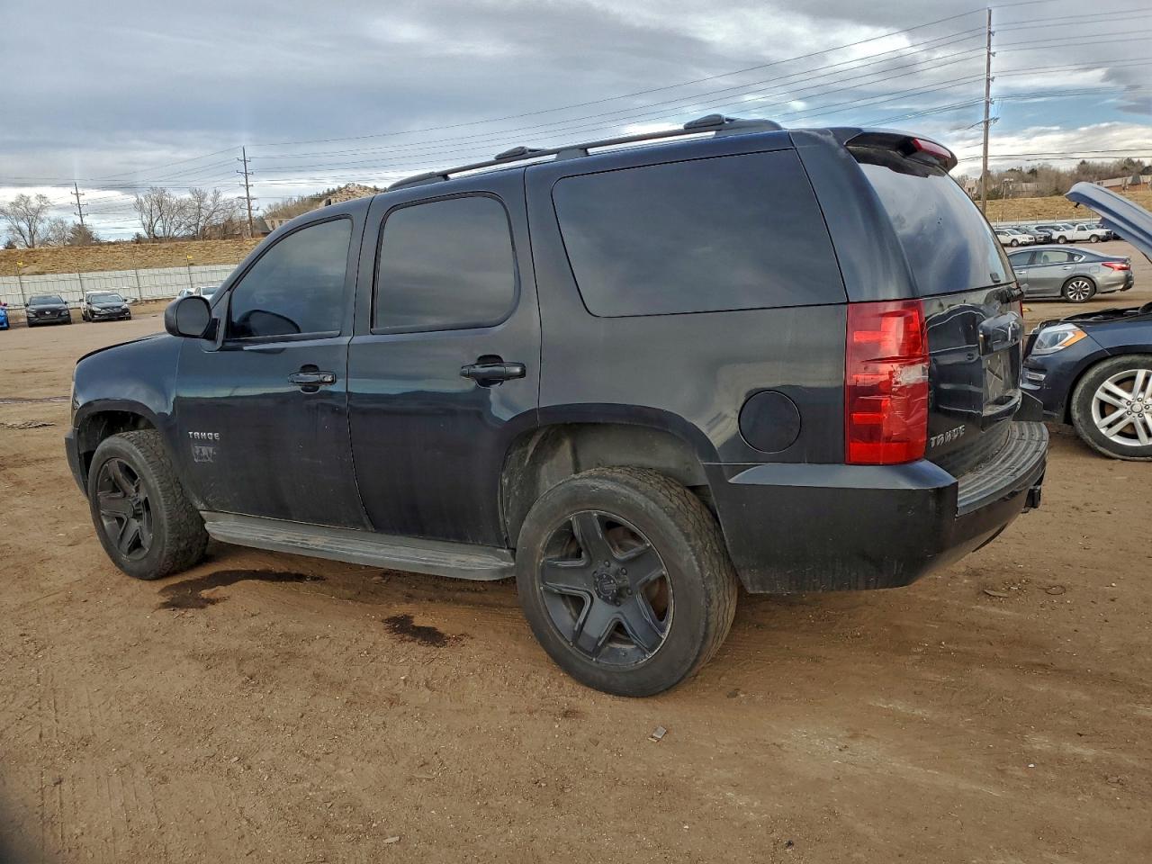 2011 CHEVROLET TAHOE photo 2