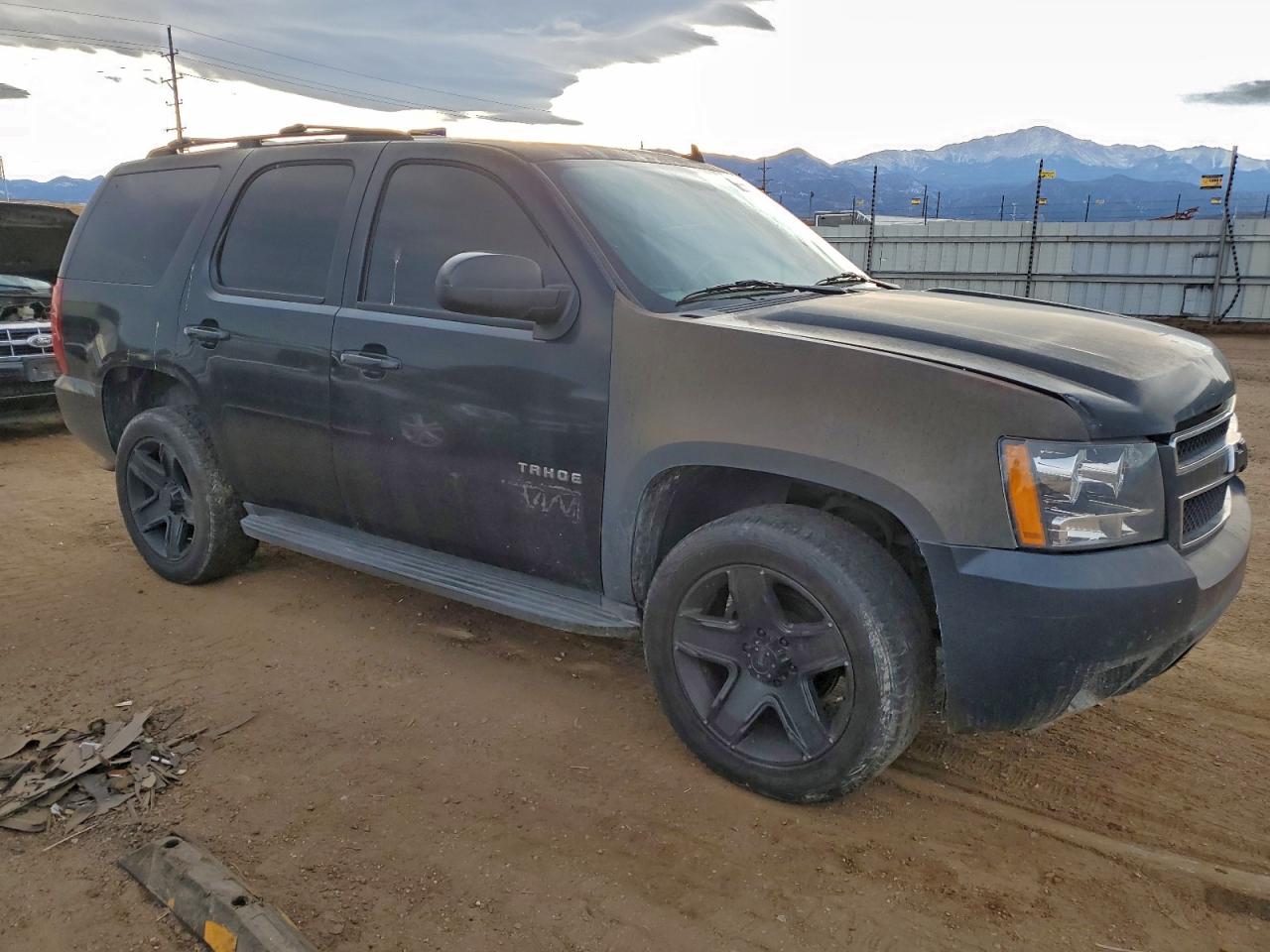 2011 CHEVROLET TAHOE photo 4