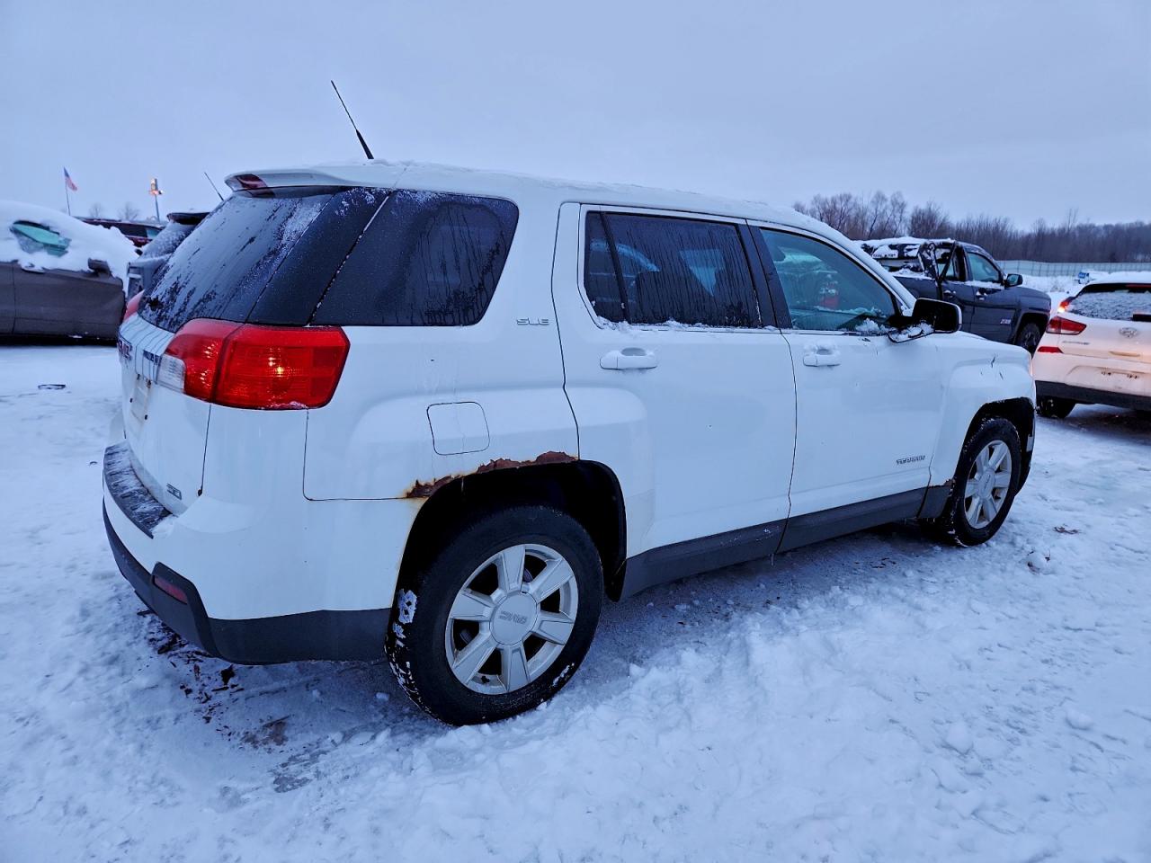 2012 GMC TERRAIN SLE photo 3