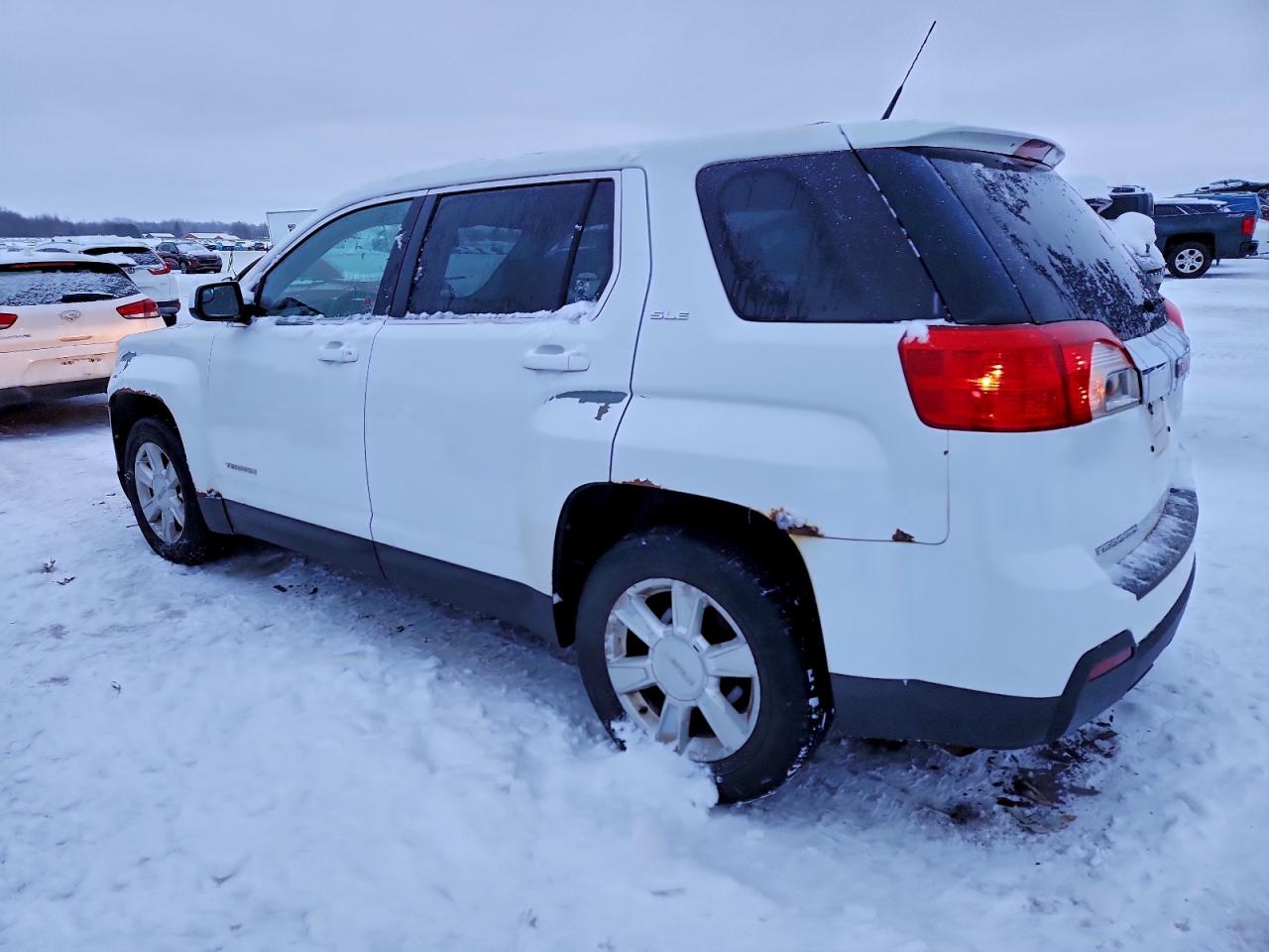 2012 GMC TERRAIN SLE photo 2