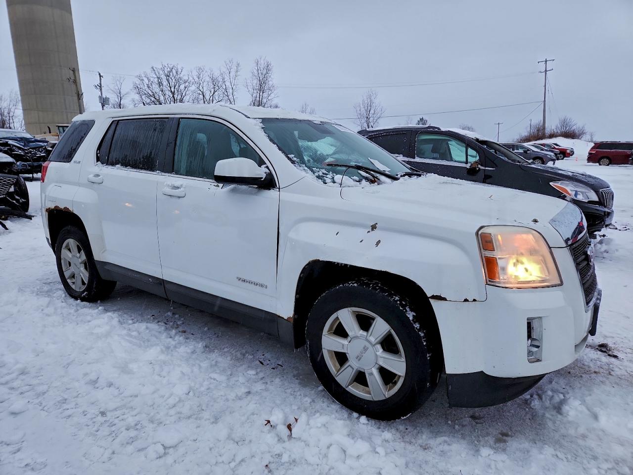 2012 GMC TERRAIN SLE photo 4