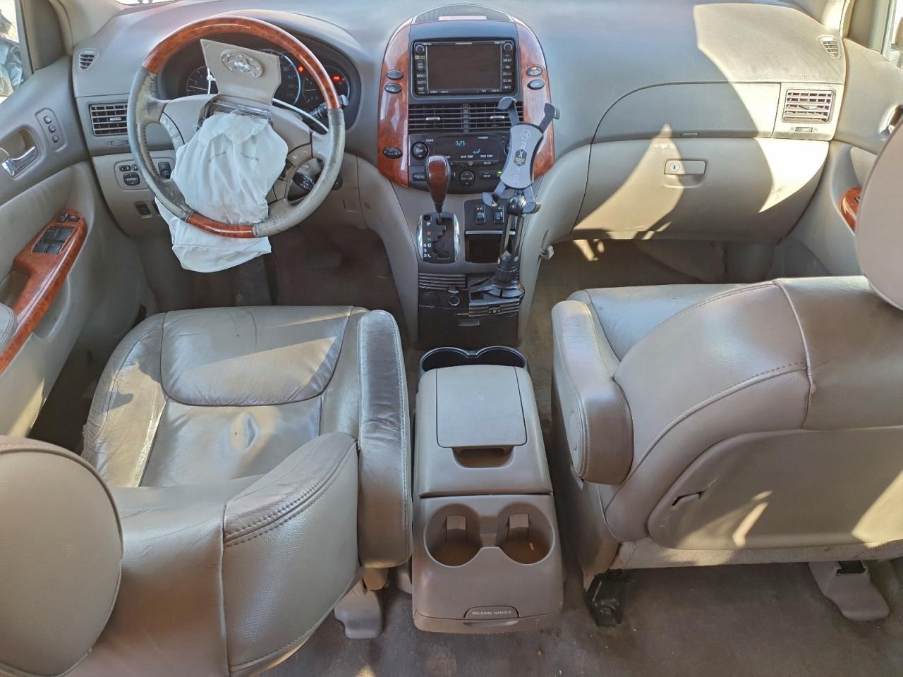 2007 TOYOTA SIENNA XLE photo 8