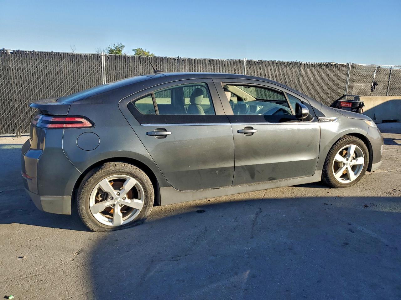 2013 CHEVROLET VOLT photo 3