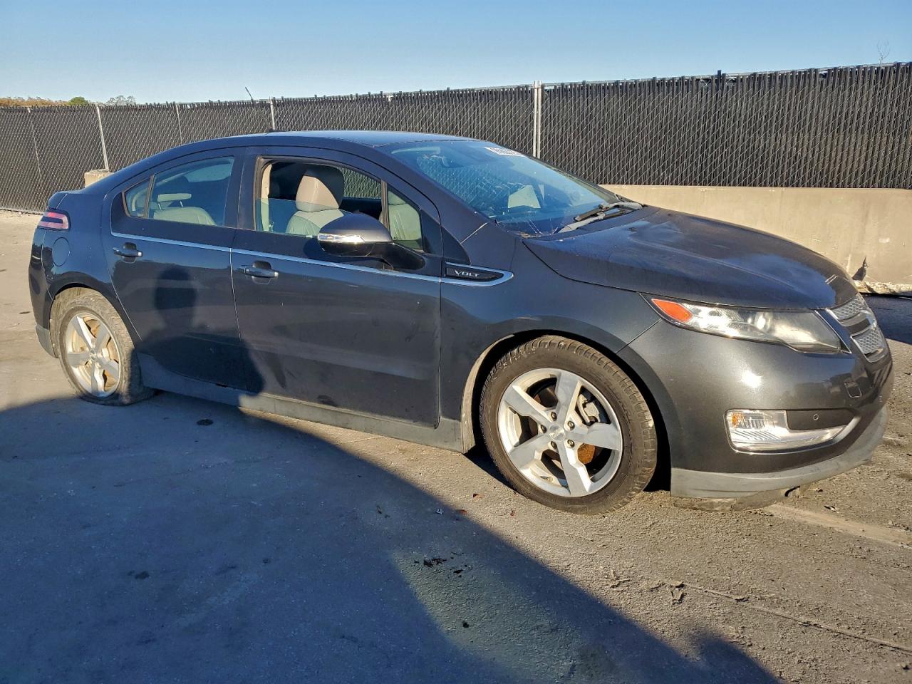 2013 CHEVROLET VOLT photo 4