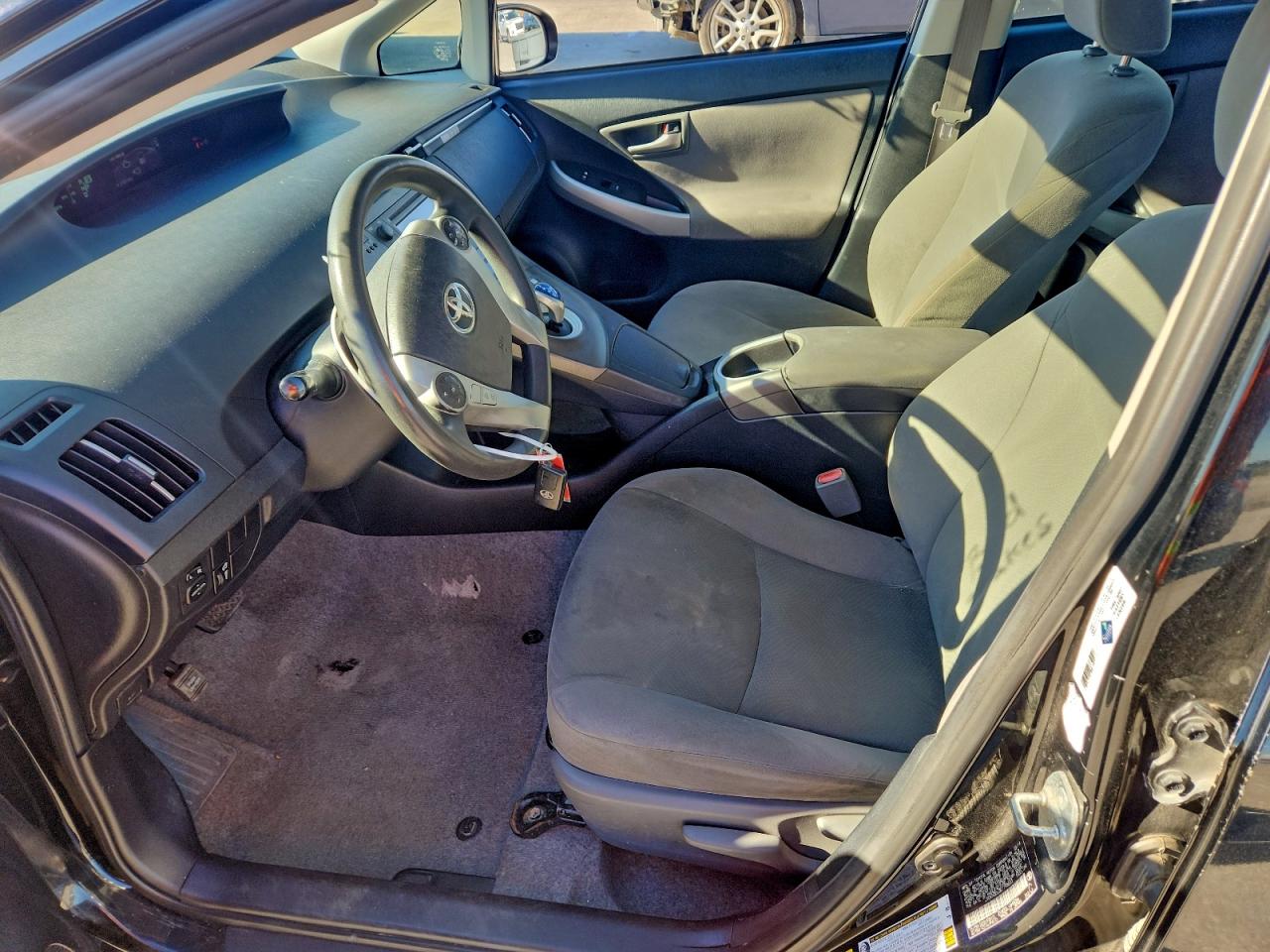 2014 TOYOTA PRIUS photo 7